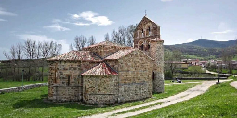 Lee más sobre el artículo Explora la belleza arquitectónica del románico palentino en la Montaña Palentina