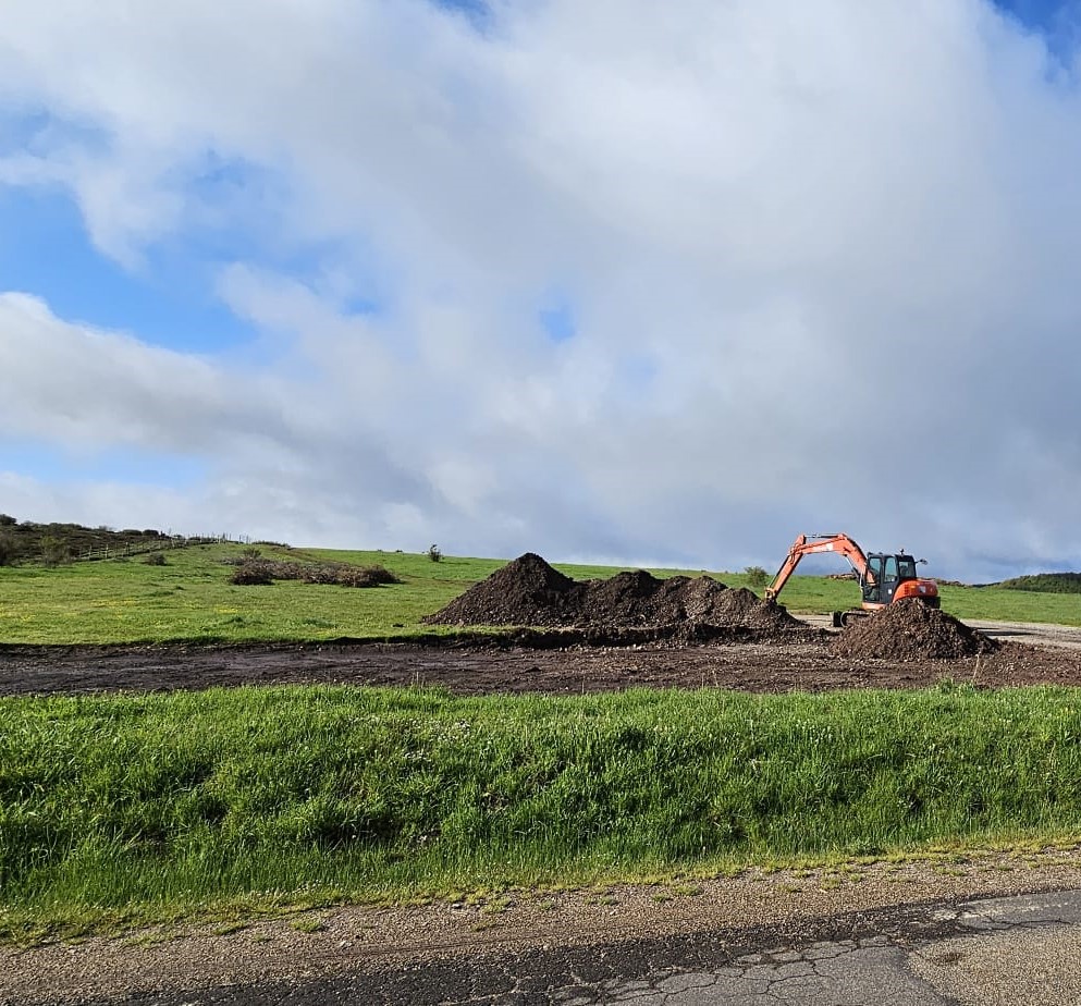 Lee más sobre el artículo Comienzan las Obras para el Aparcamiento y Mirador de Grullos y la Senda de Montemayor en Brañosera