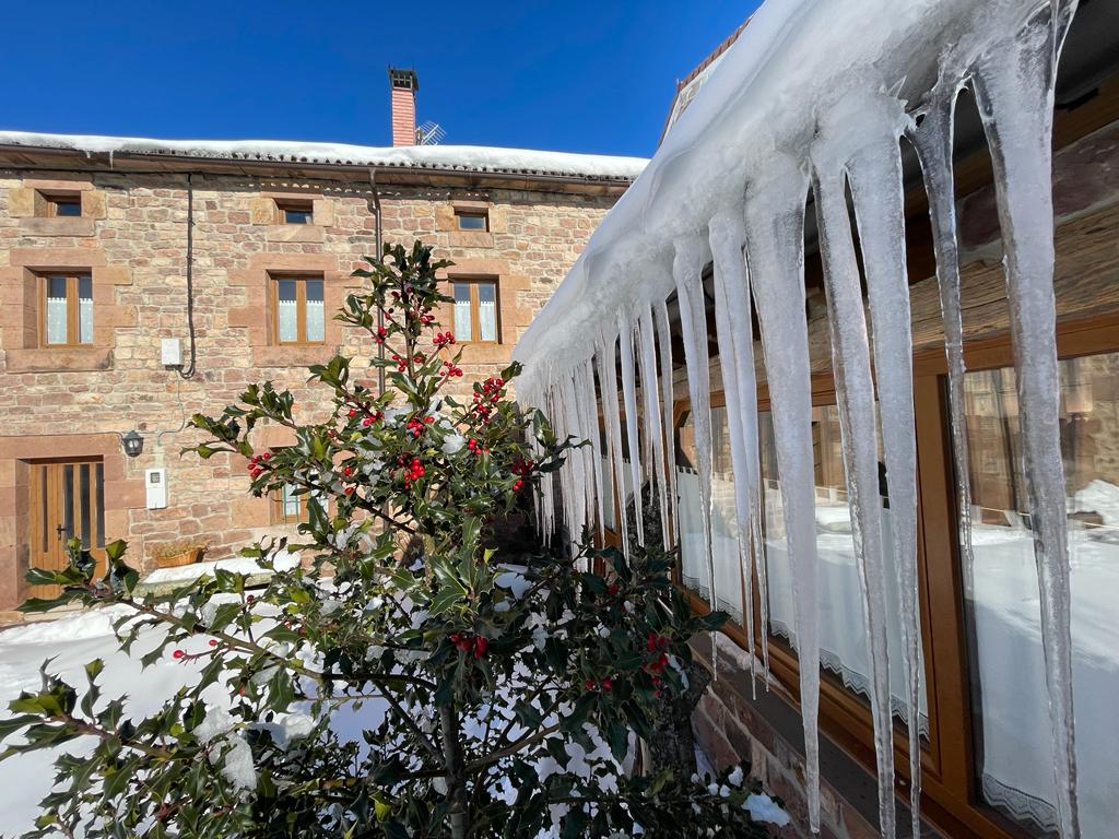 Lee más sobre el artículo ¡Si la nieve te atrapa en El Rincón de Golobar de Brañosera, un fin de semana extra!